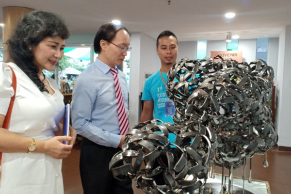 Chiêm ngưỡng nhiều tác phẩm thú vị tại Triển lãm Mỹ thuật Quốc tế