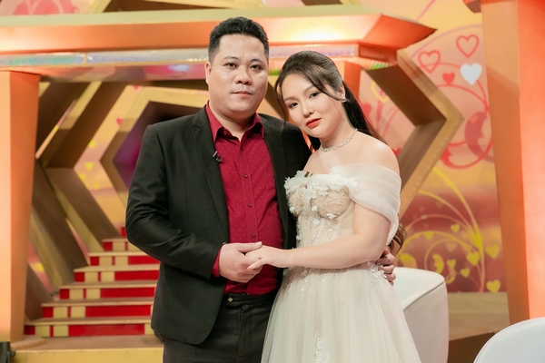 Chuyện tình ‘từ ghét thành yêu’ của chàng trai ‘lỡ một lần đò’ và cô nàng khiếm khuyết