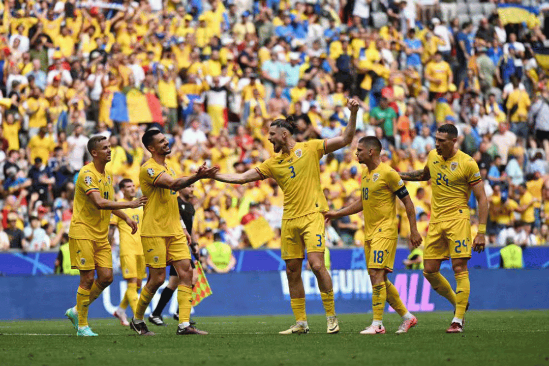Romania thắng đậm Ukraine 3-0: Bất ngờ và xứng đáng