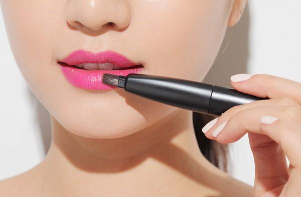 Mẹo giữ son môi tươi tắn cả ngày dài