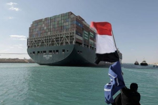 Điều tra nguyên nhân tàu Ever Given chắn ngang kênh Suez, các hãng bảo hiểm lo sốt vó