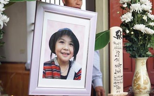 Mẹ bé Nhật Linh: “Gia đình sẽ theo vụ kiện đến cùng”