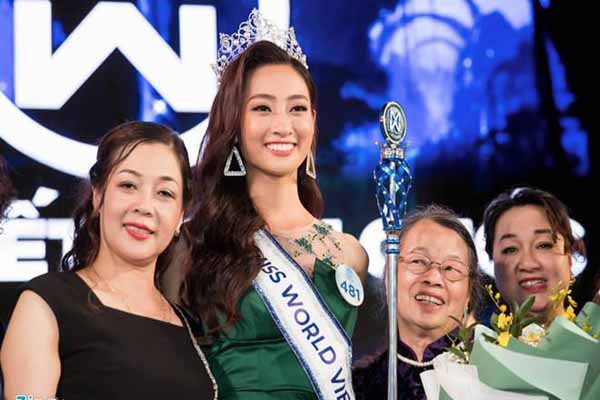 Mẹ của tân hoa hậu Thùy Linh là giám đốc kho bạc, bố là sĩ quan