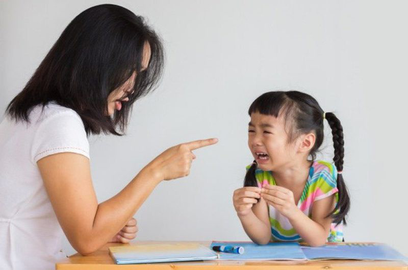 Những cách dạy con lỗi thời vẫn được nhiều cha mẹ áp dụng