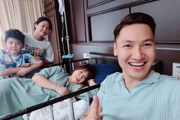 Mạnh Trường háo hức thông báo tin vui bà xã đã hạ sinh con thứ 3