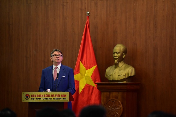HLV Philippe Troussier chính thức ra mắt người hâm mộ Việt Nam
