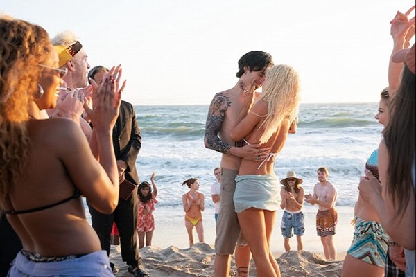 Đạo diễn phim Pamela Anderson lộ băng sex từng bị phát tán ảnh… sex!