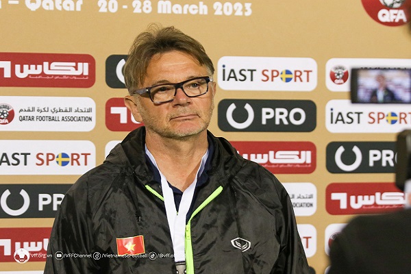 HLV Philippe Troussier nói gì sau trận thua đậm của U.23 Việt Nam?