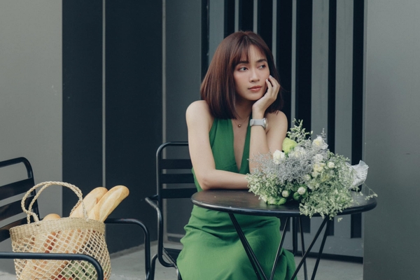 Ái Phương khoe nhan sắc ngọt ngào ở tuổi 33 