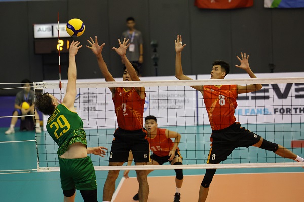 Không tạo được bất ngờ, ĐT bóng chuyền Việt Nam nhận thua ngay trận ra quân tại AVC Challenge Cup 2023