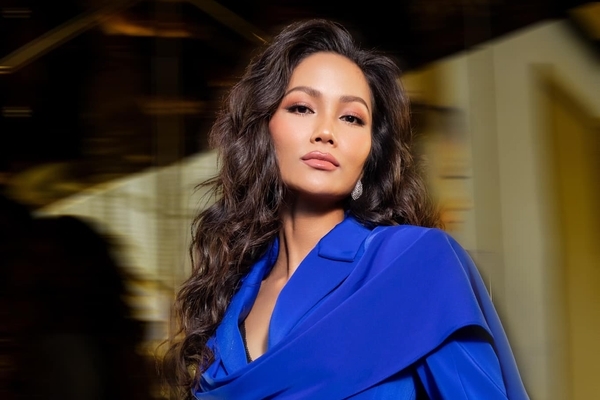 H’Hen Niê bị chỉ trích khi đặt câu hỏi ‘kém duyên’ cho thí sinh khi ngồi ghế giám khảo