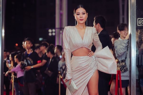 Nam Thư hở bạo khi dự sự kiện, lộng lẫy trên thảm đỏ