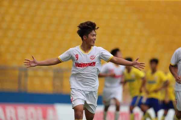 Bình Định hồi sinh từ hiểm cảnh, HAGL lại hụt vé phút cuối