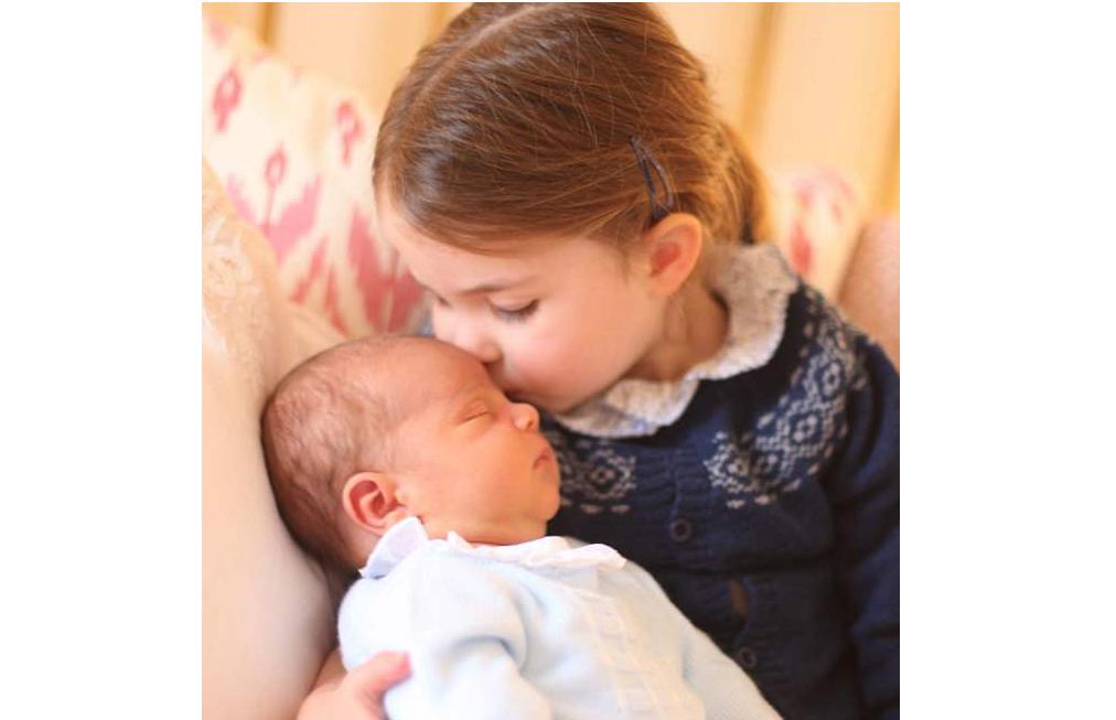 Hình ảnh đáng yêu của hoàng tử nhỏ Louis “gây bão” khắp mạng xã hội