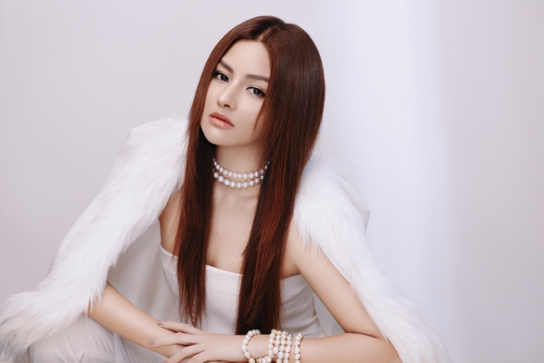 Sau 8 năm vắng bóng showbiz, Vũ Thu Phương trở lại hoành tráng