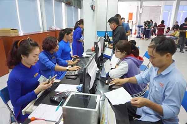 Người dân không còn phải thức đêm canh mua vé tàu tết