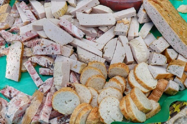 Mẹt bánh mì Cụ Lý lâu đời ở Sài Gòn