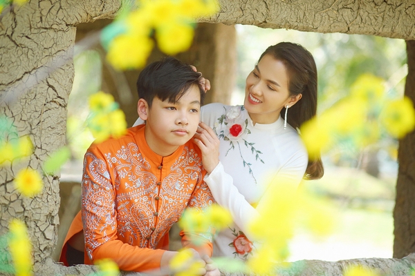 Anh Thư khẳng định không dùng đòn roi khi dạy con