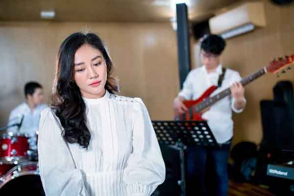 Văn Mai Hương bật mí thời rất quậy, đi học trong nước mắt