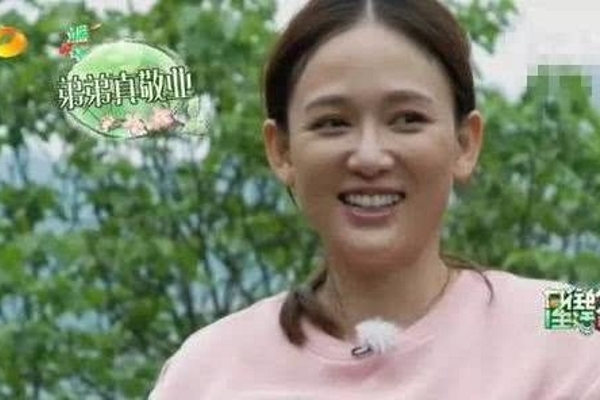 Trần Kiều Ân lộ gương mặt già nua, cứng đơ