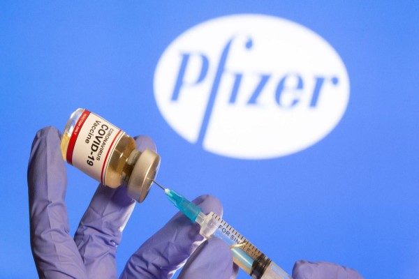 Mỹ triển khai tiêm vaccine Pfizer trong ‘chưa đầy 24 giờ’