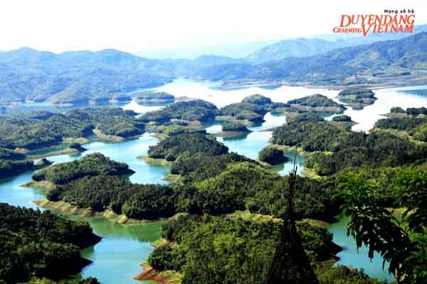 Đến 40 ngọn núi trong mênh mông