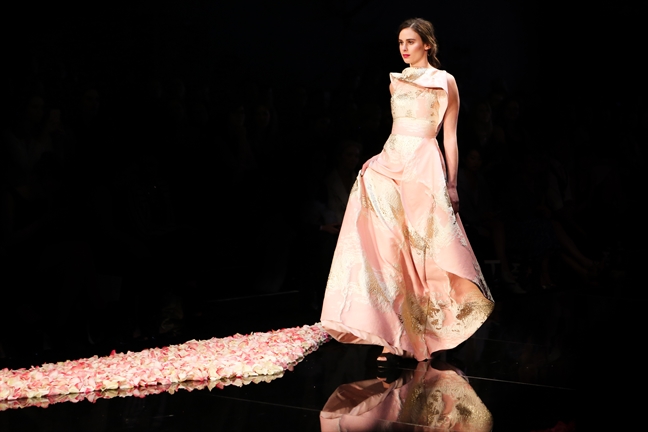 NTK Việt Nam duy nhất mở màn tuần lễ thời trang tại Canada