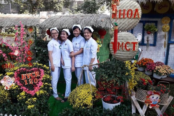 Độc đáo đường hoa Tết tại Bệnh viện Chợ Rẫy