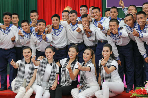 Ca sĩ Hoàng Thùy Linh: Có hai điều này, sức mạnh người lính sẽ nhân lên gấp nhiều lần!