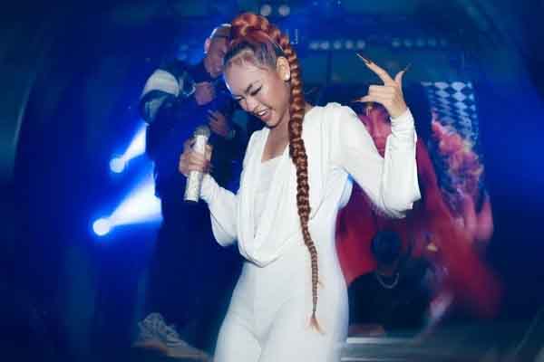 Mai Ngô tự tin tuyên bố: ‘Mỗi tháng sẽ tung một MV mới’