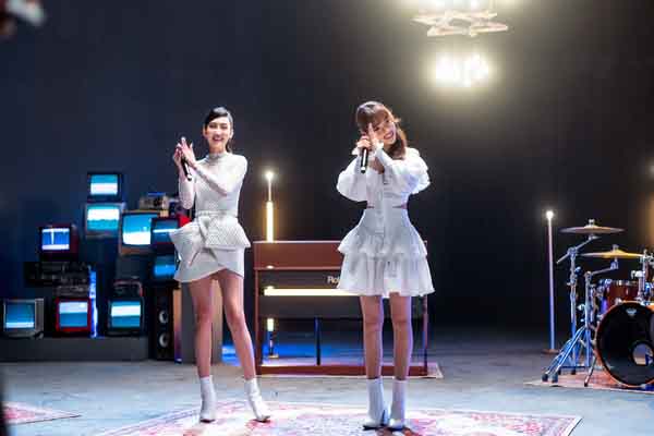 Juky San và Hoàng Duyên làm mới ‘Xe đạp ơi’ mừng ngày 20/11