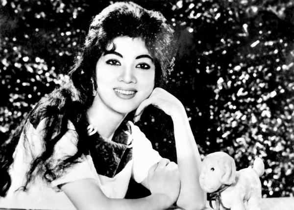 Quý Bình ‘chết mê’ khi thấy Đinh Y Nhung hóa thân cô thôn nữ hát Bolero