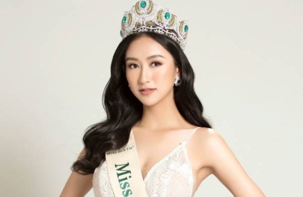 Hà Thu ngồi giám khảo cuộc thi Hoa hậu Đại sứ du lịch Thế giới 2017
