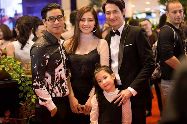 Ngọc Lan trang điểm lạ mắt, nổi bật trên thảm đỏ ra mắt phim mới của Lý Hải – Minh Hà