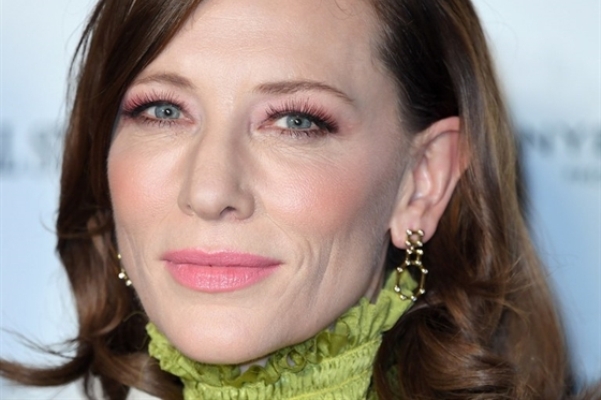 Ăn gian tuổi với những bước trang điểm mắt đơn giản