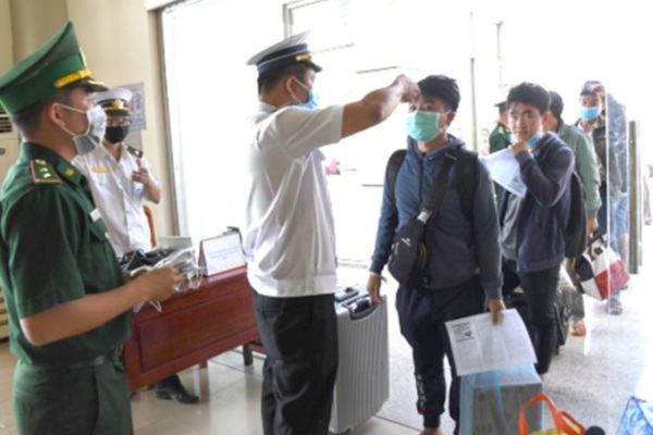 Cách ly tất cả người Việt Nam trở về từ Hàn Quốc