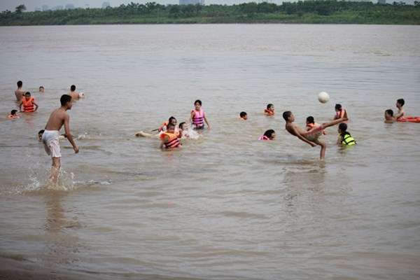 Miền Bắc nắng nóng như chảo lửa, Nam Bộ dịu mát đến hết tuần