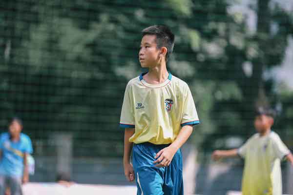 MC Trần Anh Huy, Thanh Thức nghẹn ngào trước hoàn cảnh đặc biệt của cầu thủ nhí mồ côi