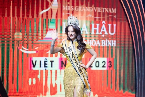 Đoàn Thị Thu Hằng đăng quang Hoa hậu Quý bà Hòa bình Việt Nam 2023