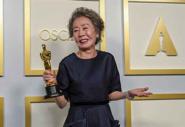 Những bộ cánh lộng lẫy nhất tại thảm đỏ Oscar 2021
