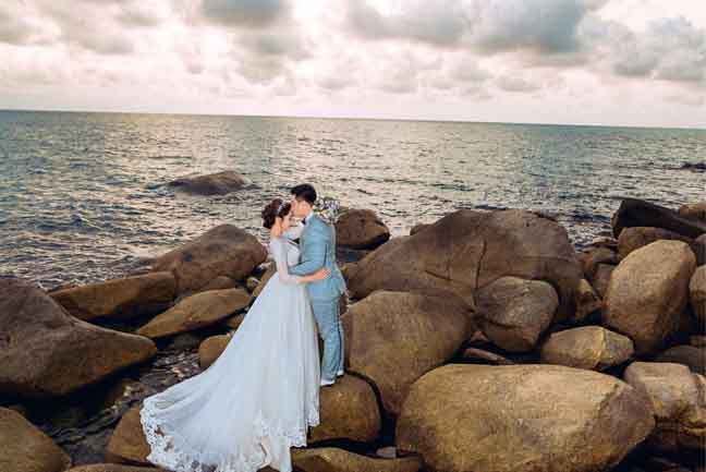 Đầm cưới đẹp lãng mạn của Hoa hậu đại dương Đặng Thu Thảo trên biển