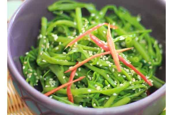 Gỏi rau muống, món lạ thách thức tay nghề của nàng