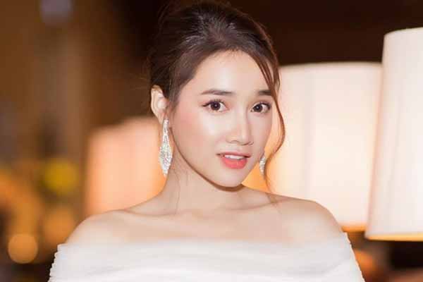 Khán giả hỏi thẳng Nhã Phương: “Xinh thế ai chịu nổi”