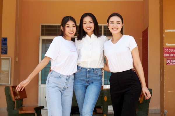 Top 3 Hoa hậu Hoàn vũ Việt Nam hào hứng trong lễ khánh thành cầu Kênh Nhánh