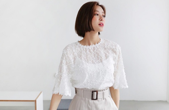 Những kiểu váy, áo ren công sở phù hợp mùa hè tươi mát