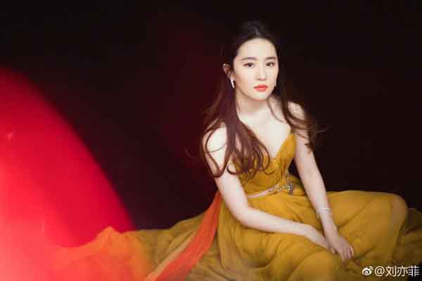 Mỹ nhân Hoa Ngữ đại chiến thảm đỏ Marie Claire – Ai xinh hơn ai?