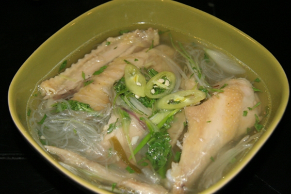 Công thức nấu miến thịt gà thơm ngon cho các cô vợ đảm đang