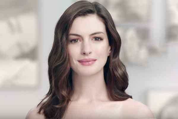 Anne Hathaway bỏ ăn chay trường vẫn giữ được vóc dáng hoàn hảo