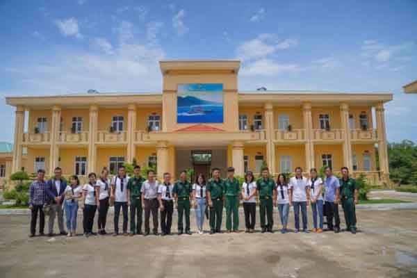 Hành trình từ trái tim đến với cán bộ chiến sĩ, học sinh đảo Cô Tô