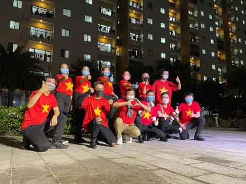 Hát ở khu “cách ly nhưng không cách lòng”